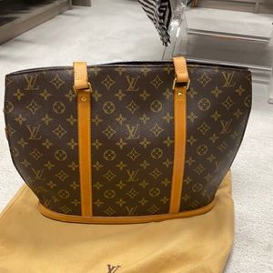 LV Babylon bag in excellent condition